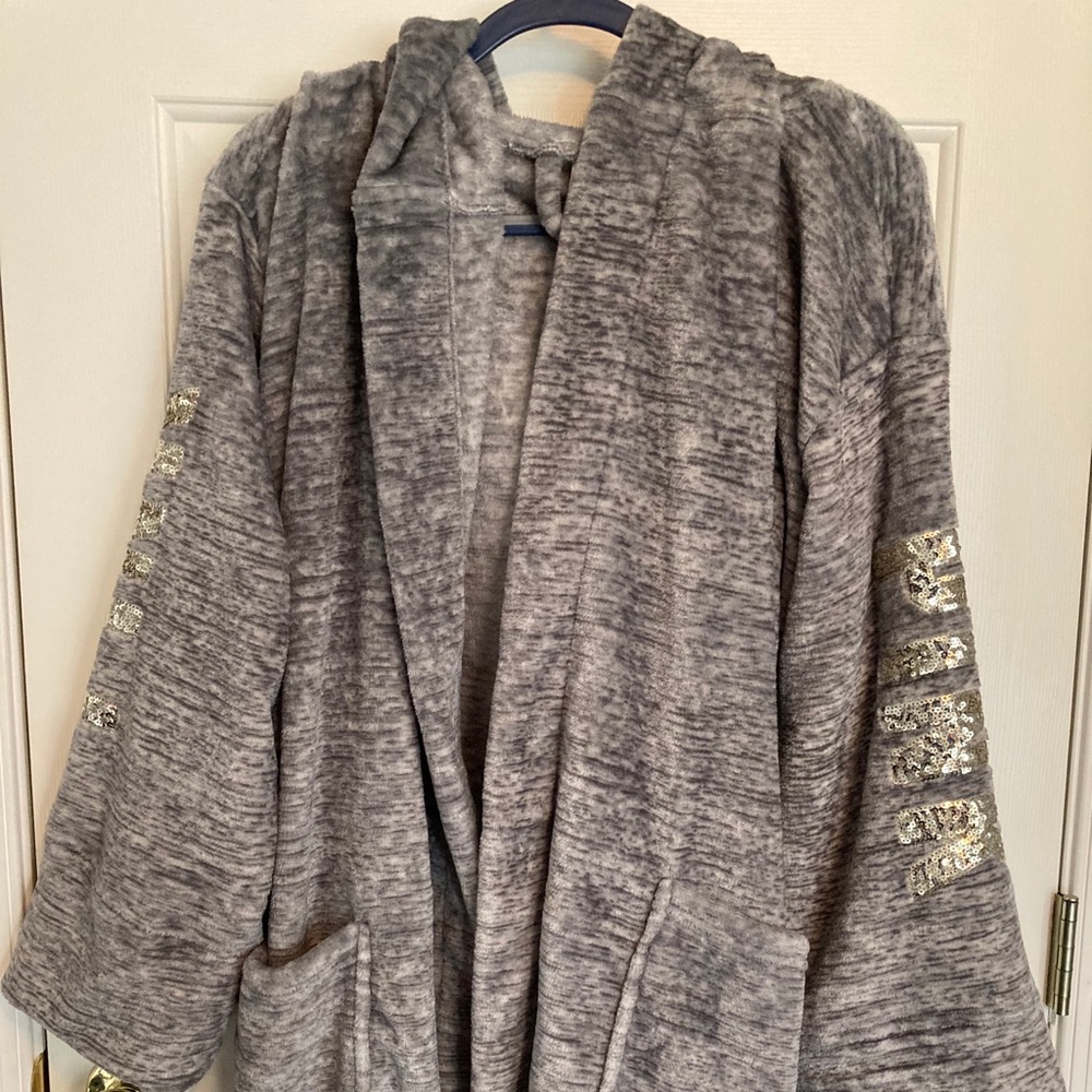 PINK (VS) Robe
